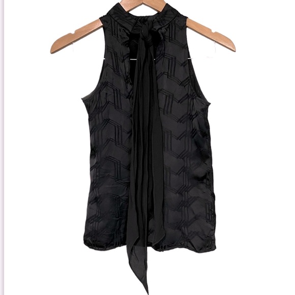 Theory black sleeveless top. - Picture 1 of 6